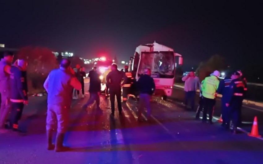 Türkiyənin Manisa şəhərində mikroavtobus qəza törədib, 12 nəfər yaralanıb